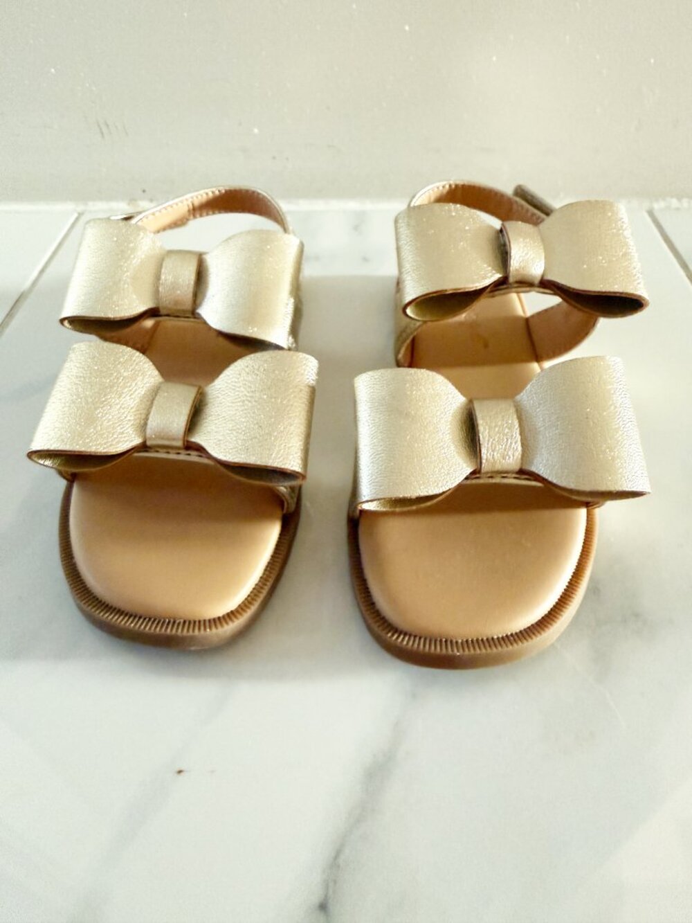 Cat & Jack Toddler Girls Bow Sandals Gold Size 10 - Picture 3 of 7